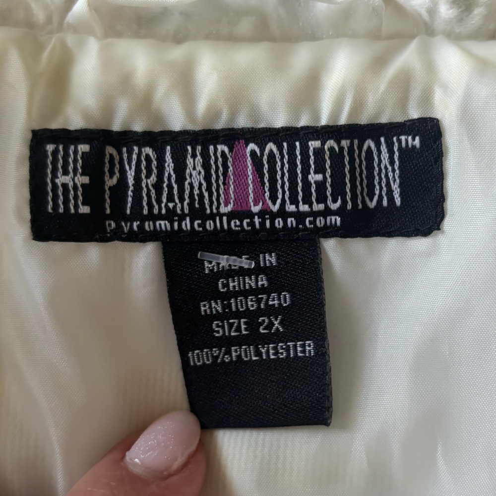 The Pyramid Collection Cream Faux Fur Short Jacket - Picture 4 of 4